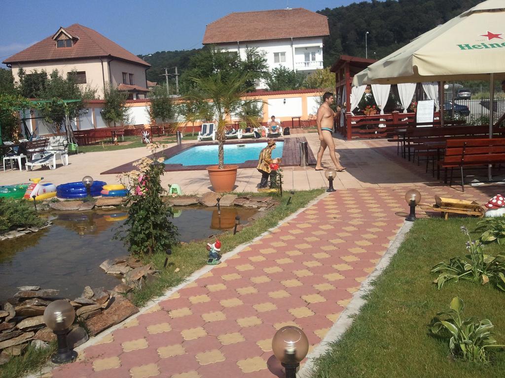 מלון Râmnicu Vâlcea Casa Alba מראה חיצוני תמונה